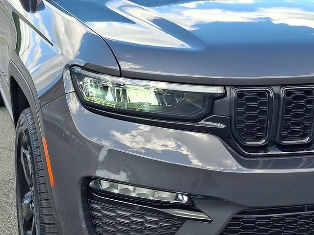Used 2023 Jeep Grand Cherokee Limited w/ Black Appearance Package AWD/4WD image 9