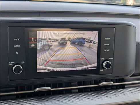 Used 2024 Kia Carnival LX FWD image 9