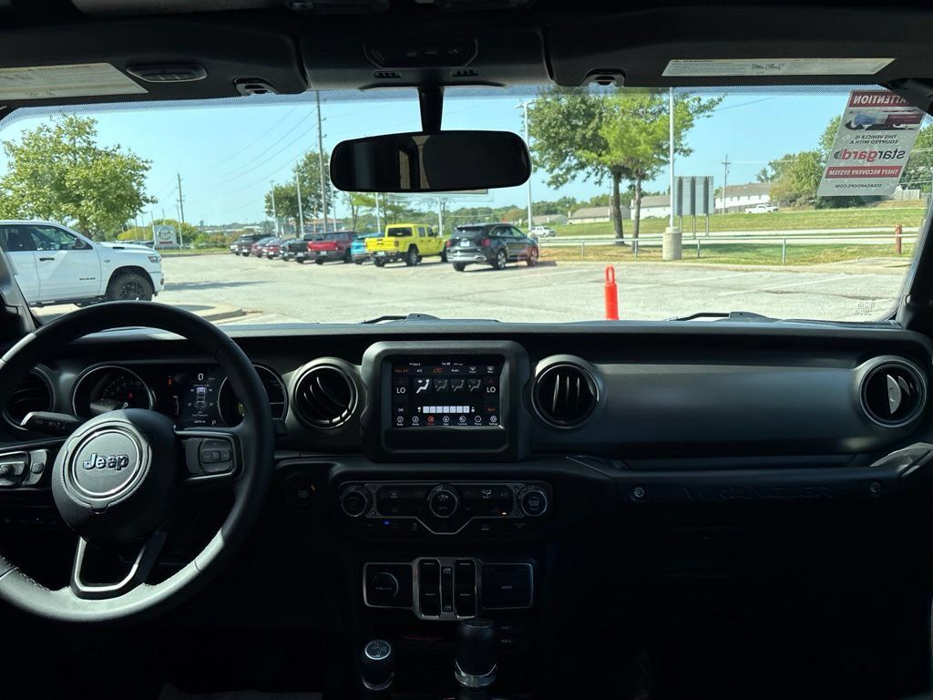 Used 2023 Jeep Wrangler Unlimited AWD/4WD image 23