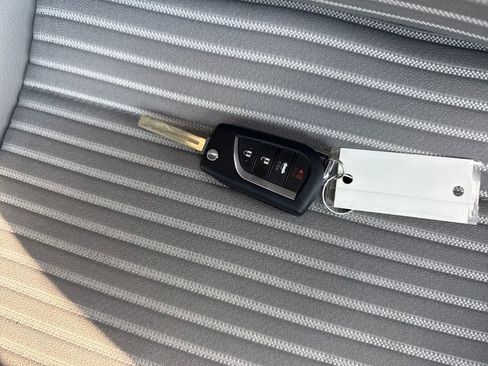 Used 2022 Toyota Camry SE image 34