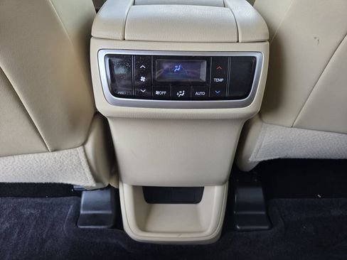 Used 2015 Toyota Highlander Plus FWD image 18