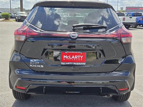 New 2025 Nissan Kicks Play S image 4