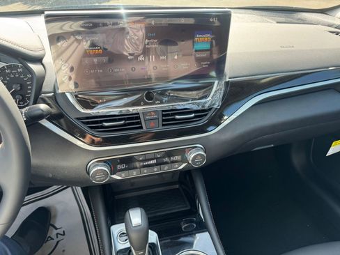 Used 2025 Nissan Altima 2.5 SR w/ SR Premium Package image 11