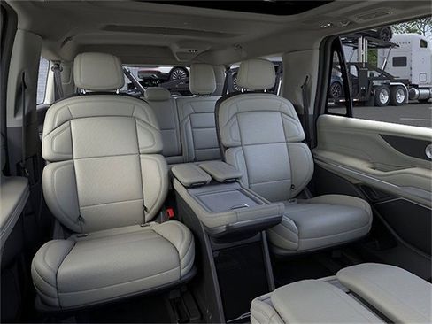 New 2026 Lincoln Navigator L Reserve AWD/4WD image 11