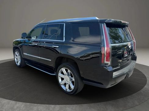 Used 2019 Cadillac Escalade Luxury AWD/4WD image 9