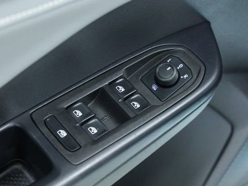 New 2024 Volkswagen Taos SE image 30