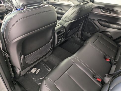 New 2025 Jeep Grand Cherokee Limited image 11