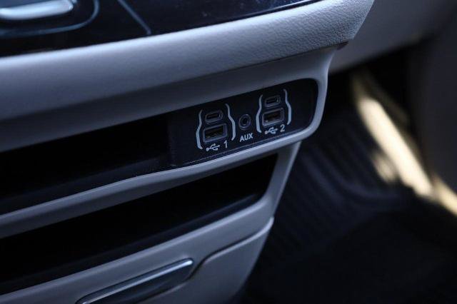 Used 2024 Chrysler Pacifica Touring-L FWD image 17