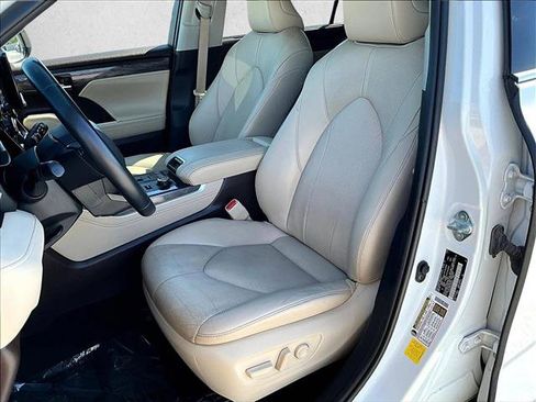 Used 2020 Toyota Highlander Limited image 27