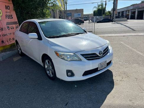 Used 2013 Toyota Corolla LE w/ Premium Pkg FWD image 3