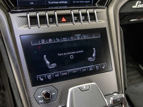 Used 2024 Lamborghini Urus Performante AWD/4WD image 41