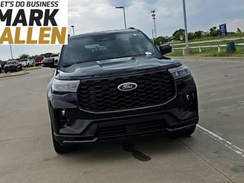 Used 2025 Ford Explorer ST-Line w/ ST-Line Street Pack AWD/4WD image 3