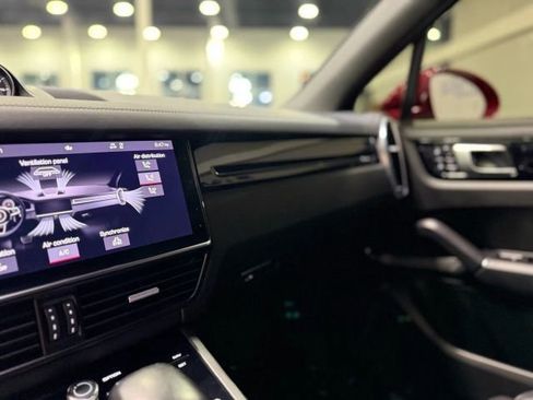 Used 2021 Porsche Cayenne S image 26