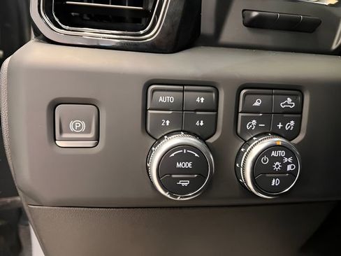 Used 2024 GMC Sierra 2500 AT4X image 23