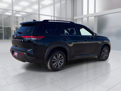 Certified 2025 Nissan Pathfinder SV FWD image 6