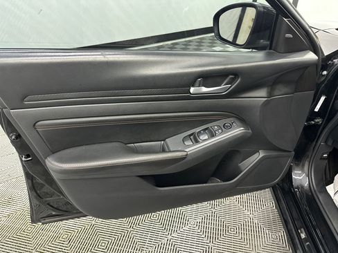 Used 2022 Nissan Altima 2.5 SR FWD image 11