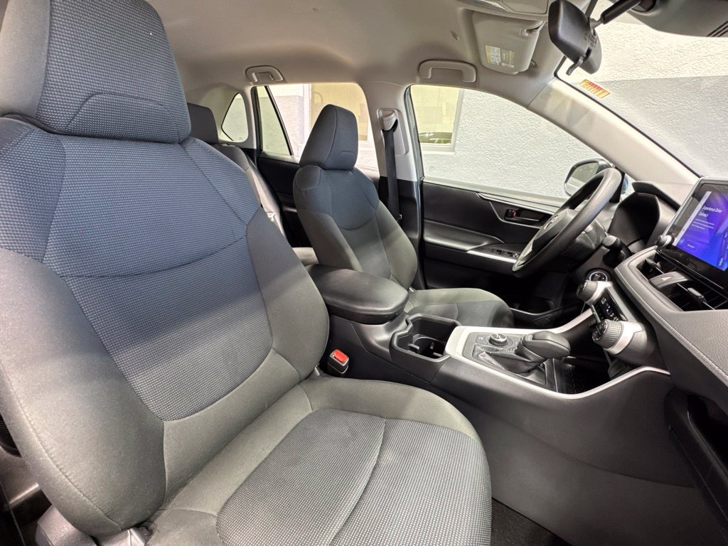 Used 2025 Toyota RAV4 LE AWD/4WD image 29