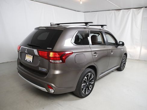 Used 2018 Mitsubishi Outlander SEL image 3