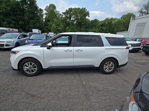 Used 2024 Kia Carnival LX FWD image 9