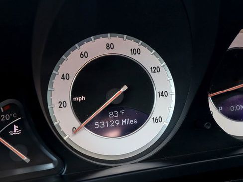 Used 2011 Mercedes-Benz SL 550 image 5