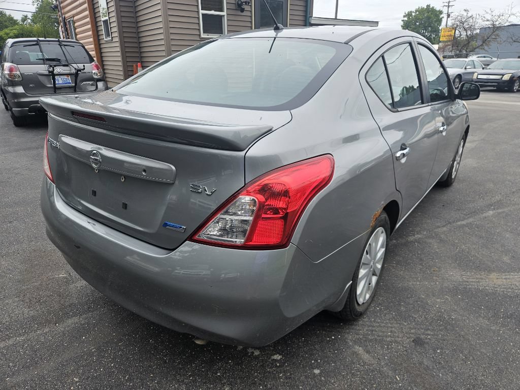 Used 2013 Nissan Versa SV FWD image 9