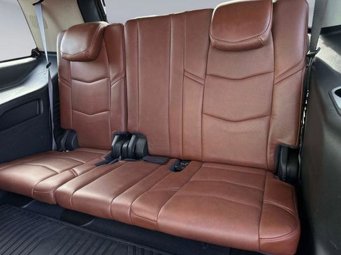 Used 2017 Cadillac Escalade Premium Luxury RWD image 14