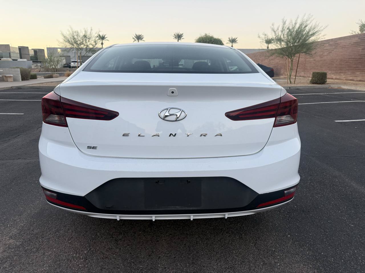 Used 2020 Hyundai Elantra SE w/ Cargo Package (C1) FWD image 4
