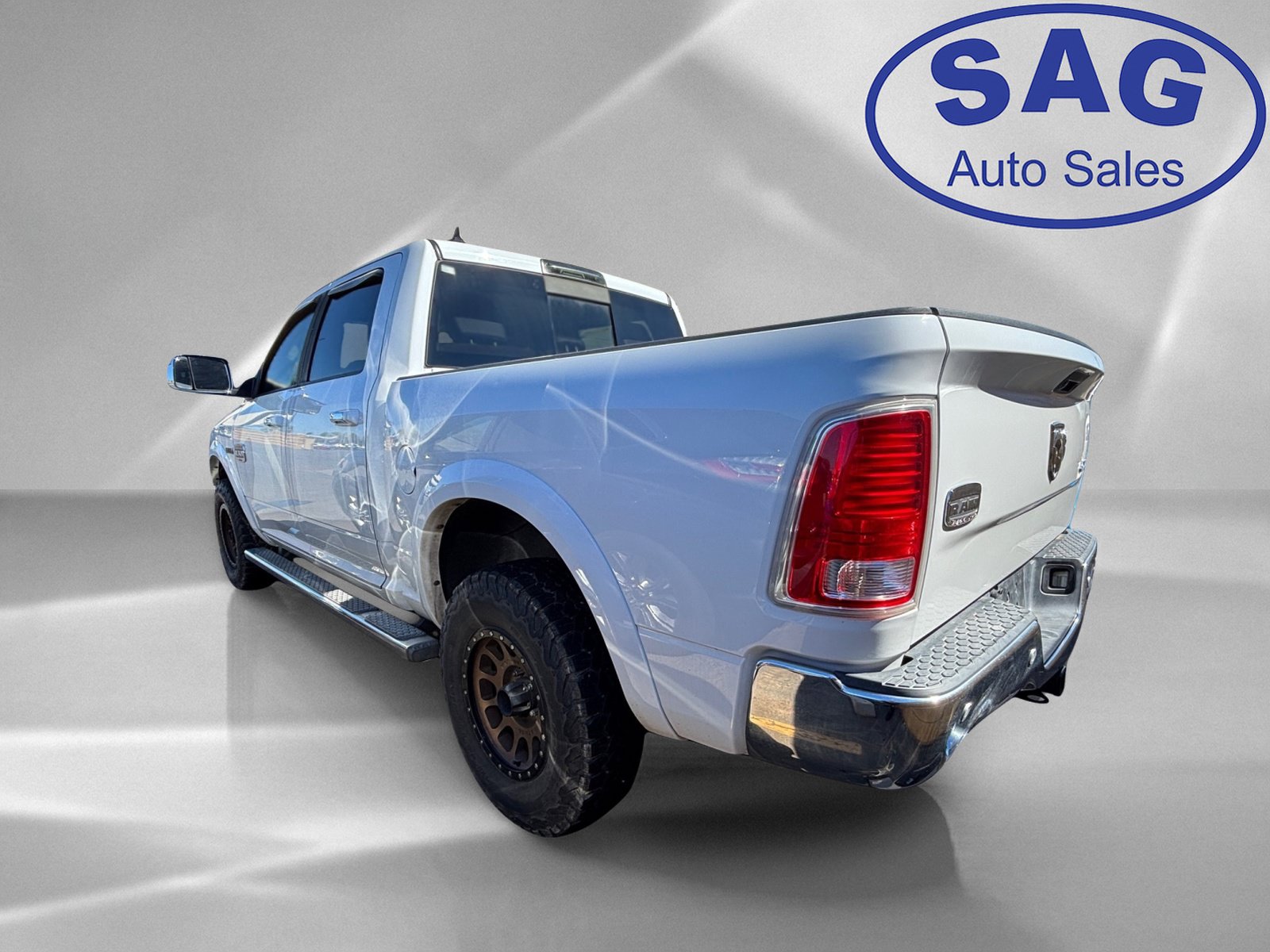 Used 2015 RAM 1500 Laramie Longhorn w/ Convenience Group AWD/4WD image 4