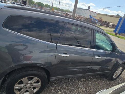 Used 2012 Chevrolet Traverse LT image 3