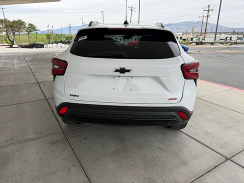 Used 2024 Chevrolet Trax RS w/ Sunroof Package image 4
