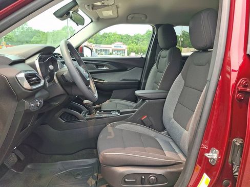 Used 2023 Chevrolet TrailBlazer LT FWD image 16