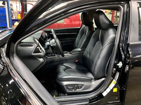 Certified 2023 Toyota Camry SE image 9