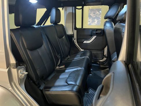 Used 2017 Jeep Wrangler Unlimited Rubicon image 28