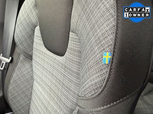 Used 2022 Volvo XC60 B5 Momentum image 23