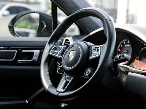 Used 2023 Porsche Cayenne Turbo AWD/4WD image 13
