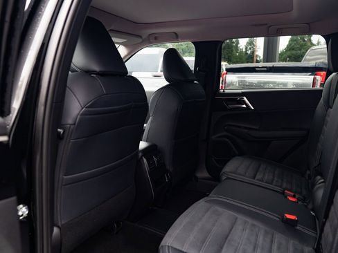 New 2025 Mitsubishi Outlander SE image 20