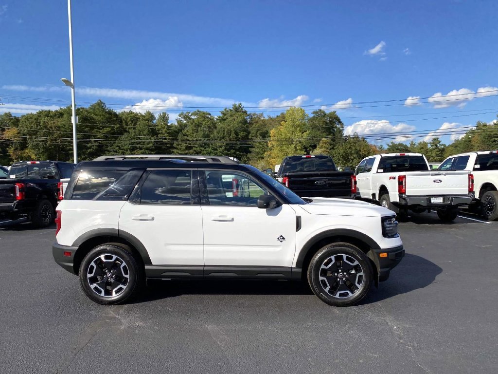 Used 2024 Ford Bronco Sport Outer Banks w/ Tech Package AWD/4WD image 2