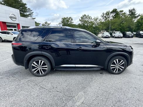 Used 2024 Nissan Pathfinder Platinum w/ Lighting Package (N93) AWD/4WD image 8