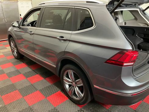 Used 2020 Volkswagen Tiguan SEL AWD/4WD image 3