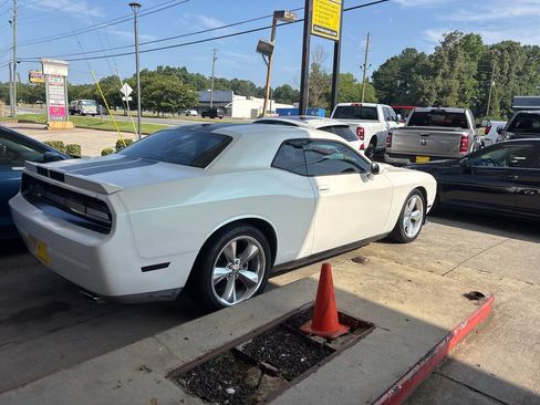 Used 2014 Dodge Challenger R/T RWD image 5