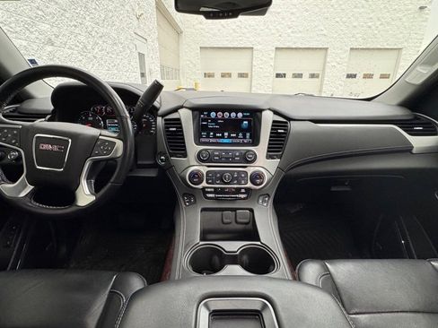 Used 2020 GMC Yukon XL SLT w/ Premium Edition image 14