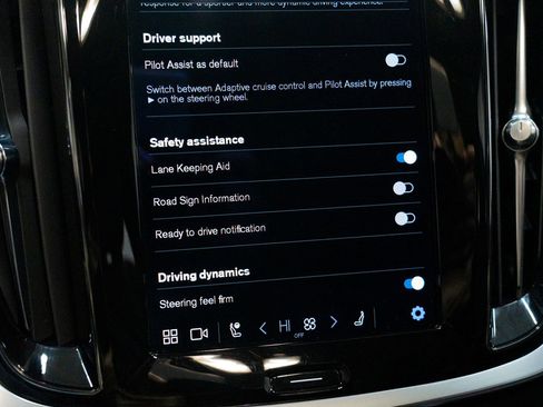 Used 2023 Volvo V60 B5 Cross Country Ultimate w/ Climate Package image 49