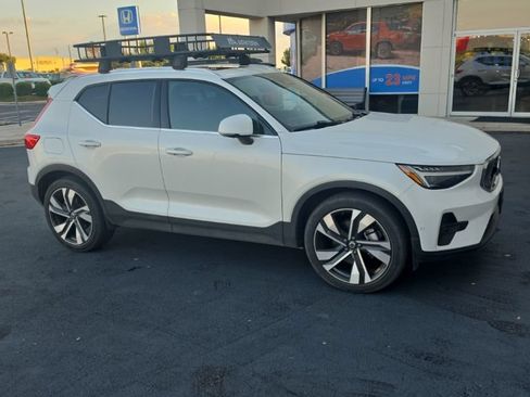 Used 2023 Volvo XC40 B5 Ultimate w/ Protection Package Premier AWD/4WD image 2