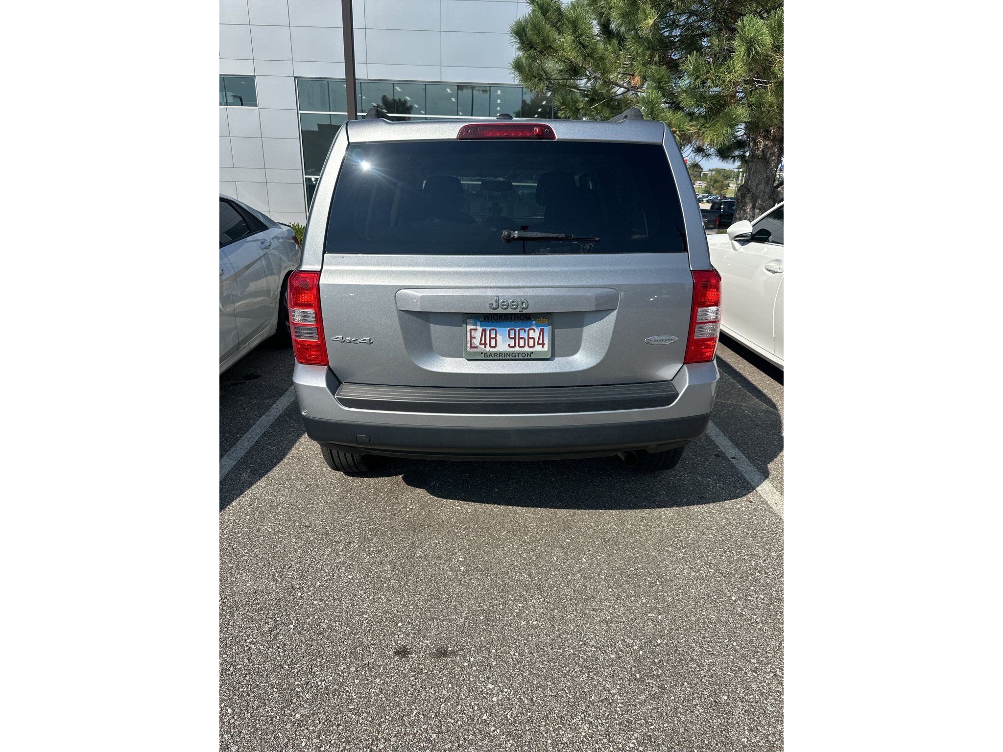 Used 2014 Jeep Patriot Latitude AWD/4WD image 5