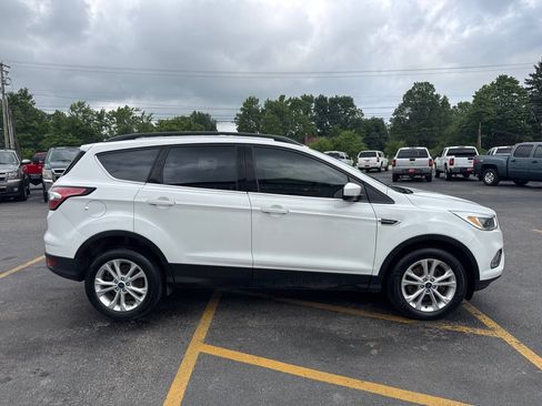 Used 2018 Ford Escape SE w/ Ford Safe & Smart Package AWD/4WD image 5