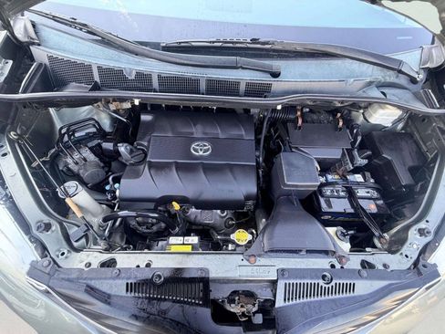 Used 2011 Toyota Sienna LE FWD image 11