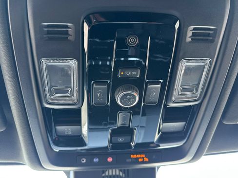 Used 2026 GMC Yukon Denali w/ Sun & Power Step Package AWD/4WD image 25