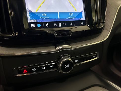 Certified 2025 Volvo XC60 B5 Plus image 20