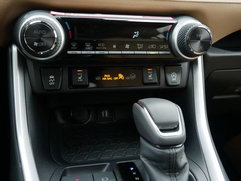 Used 2025 Toyota RAV4 XLE Premium image 10