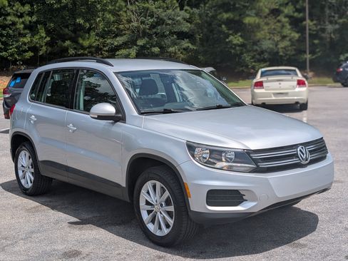 Used 2018 Volkswagen Tiguan Limited w/ Premium Package FWD image 11